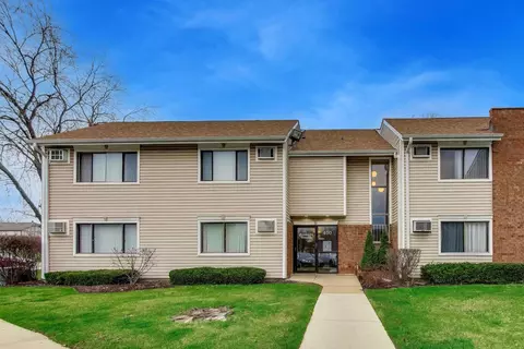 400 Bayside Dr #5, Palatine, IL 60074