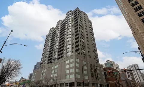 600 N Dearborn St #1207, Chicago, IL 60654