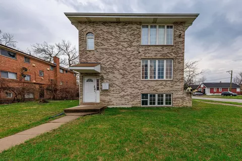 98 W 154th St, Harvey, IL 60426