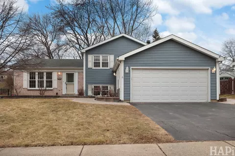 695 Trailside Dr, Lake Zurich, IL 60047