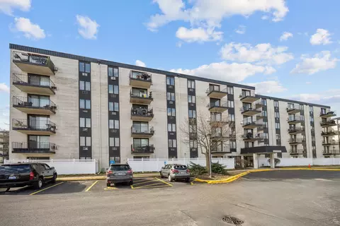 9118 W Elmwood Dr #3K, Niles, IL 60714