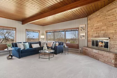 Living - 615 Robin Rdg, Elgin, IL 60123 photo 4 of 5