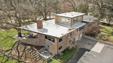 Exterior - 615 Robin Rdg, Elgin, IL 60123 photo 3 of 9