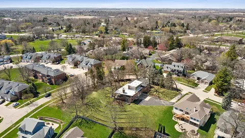View/Area - 615 Robin Rdg, Elgin, IL 60123 photo 1 of 3