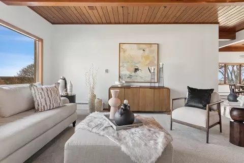 Living - 615 Robin Rdg, Elgin, IL 60123 photo 3 of 5