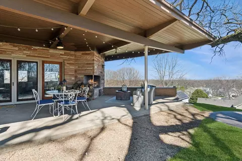Exterior - 615 Robin Rdg, Elgin, IL 60123 photo 5 of 9