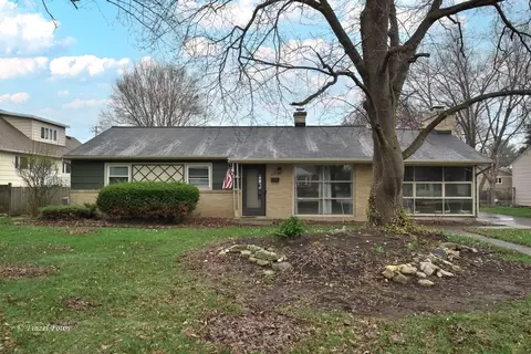 425 E Broadway Ave, Crystal Lake, IL 60014