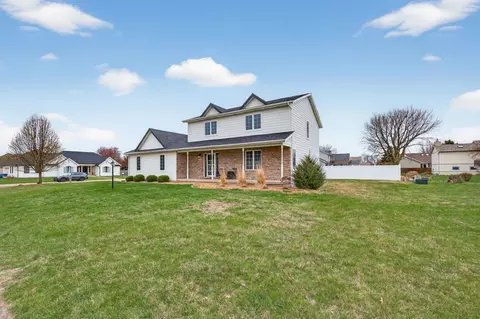 Exterior - 704 S 8th St, Eldridge, IA 52748 photo 2 of 8