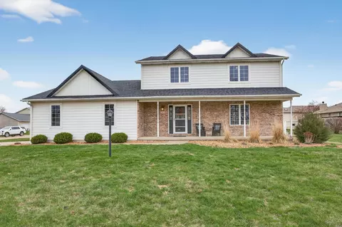 704 S 8th St, Eldridge, IA 52748