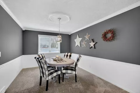 Dining - 704 S 8th St, Eldridge, IA 52748 photo 2 of 4