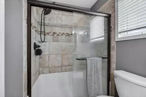 Bath - 704 S 8th St, Eldridge, IA 52748 photo 4 of 5