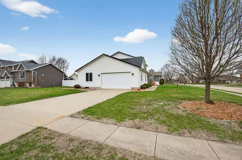 Exterior - 704 S 8th St, Eldridge, IA 52748 photo 3 of 8