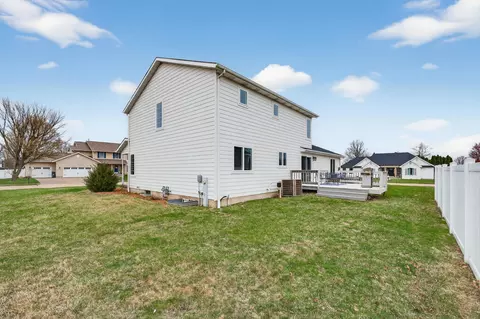 Exterior - 704 S 8th St, Eldridge, IA 52748 photo 4 of 8