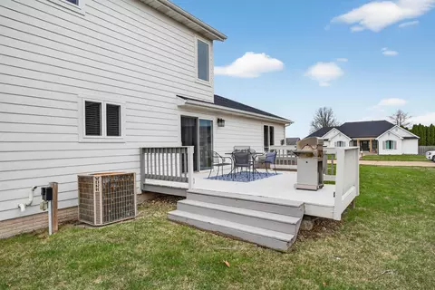Exterior - 704 S 8th St, Eldridge, IA 52748 photo 5 of 8