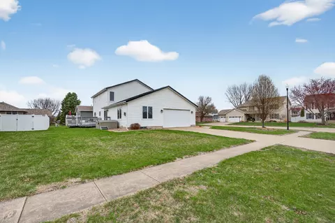 Exterior - 704 S 8th St, Eldridge, IA 52748 photo 7 of 8