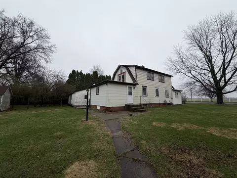 Exterior - 2403 Deets Rd, Sterling, IL 61081 photo 4 of 5