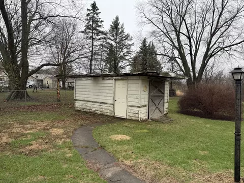 Exterior - 2403 Deets Rd, Sterling, IL 61081 photo 5 of 5