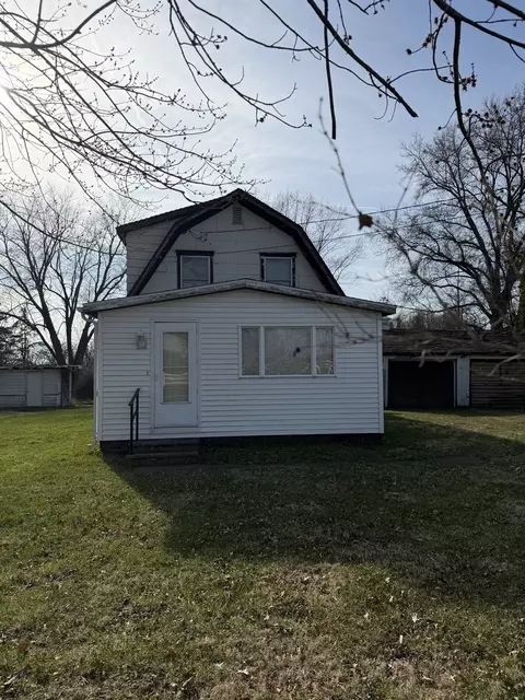 2403 Deets Rd, Sterling, IL 61081
