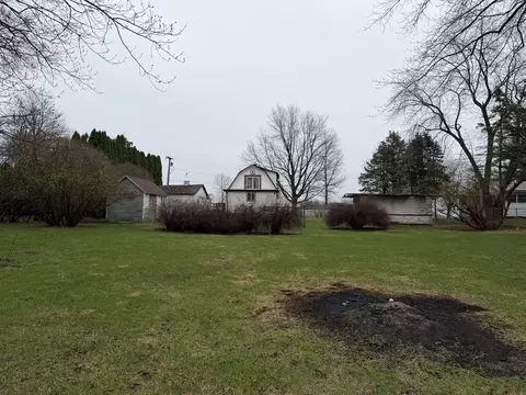 Exterior - 2403 Deets Rd, Sterling, IL 61081 photo 3 of 5
