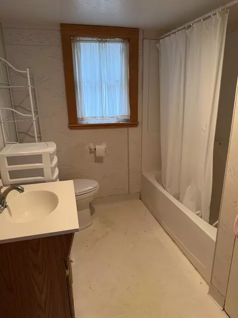Bath - 2403 Deets Rd, Sterling, IL 61081 photo 1 of 1