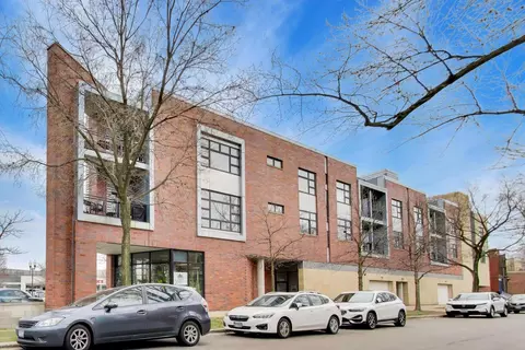 3741 N Wolcott Ave #13, Chicago, IL 60613