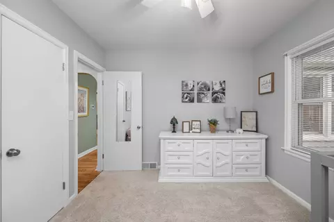 Bedroom - 925 12th Ave, Moline, IL 61265 photo 5 of 8