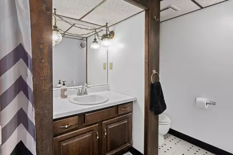 Bath - 925 12th Ave, Moline, IL 61265 photo 3 of 3