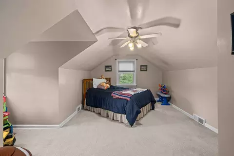 Bedroom - 925 12th Ave, Moline, IL 61265 photo 6 of 8