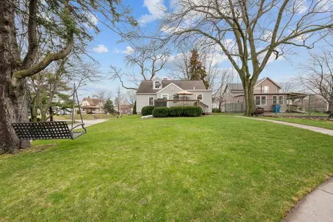 Exterior - 925 12th Ave, Moline, IL 61265 photo 6 of 7