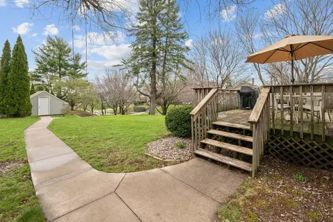 Exterior - 925 12th Ave, Moline, IL 61265 photo 4 of 7