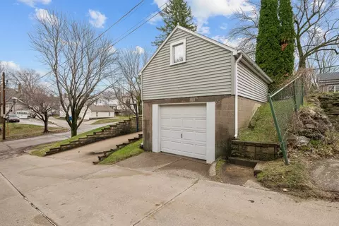 Exterior - 925 12th Ave, Moline, IL 61265 photo 7 of 7