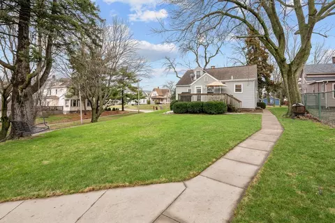 Exterior - 925 12th Ave, Moline, IL 61265 photo 5 of 7