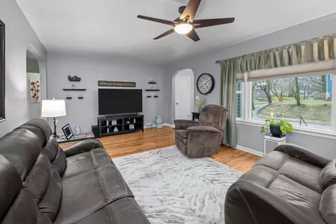 Living - 925 12th Ave, Moline, IL 61265 photo 1 of 1