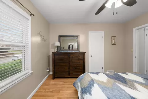 Bedroom - 925 12th Ave, Moline, IL 61265 photo 2 of 8
