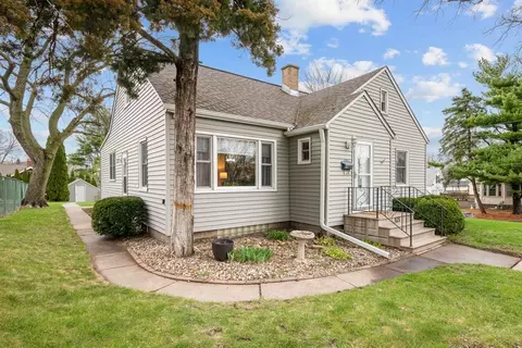 Exterior - 925 12th Ave, Moline, IL 61265 photo 2 of 7