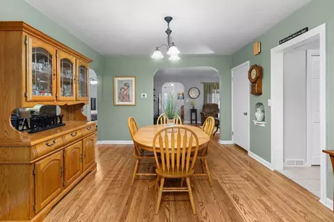 Dining - 925 12th Ave, Moline, IL 61265 photo 1 of 2