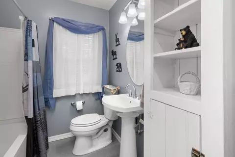 Bath - 925 12th Ave, Moline, IL 61265 photo 1 of 3