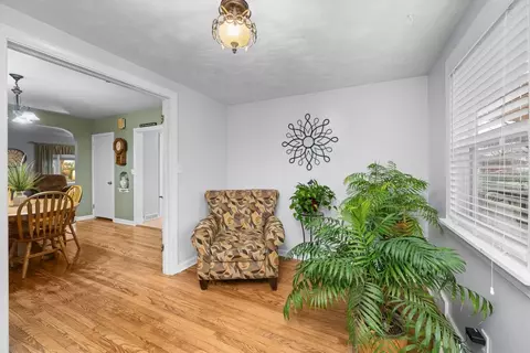 Entry Way - 925 12th Ave, Moline, IL 61265 photo 1 of 4
