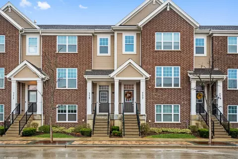 775 Lee St, Des Plaines, IL 60016