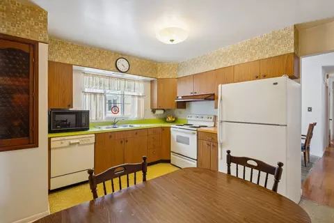 Kitchen - 310 Harvard St, Des Plaines, IL 60016 photo 2 of 3