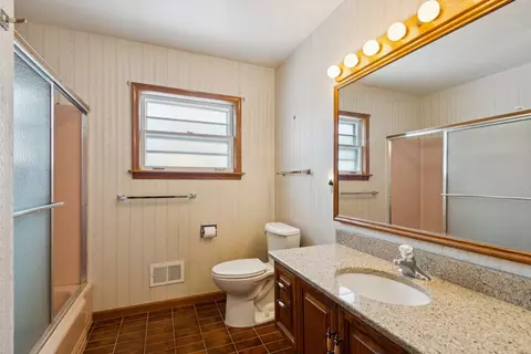 Bath - 310 Harvard St, Des Plaines, IL 60016 photo 1 of 2