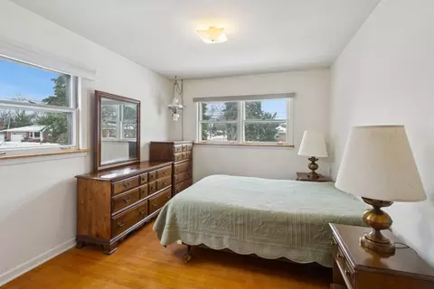 Bedroom - 310 Harvard St, Des Plaines, IL 60016 photo 1 of 3