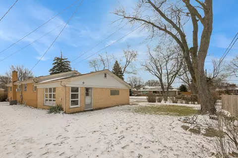 Exterior - 310 Harvard St, Des Plaines, IL 60016 photo 2 of 2