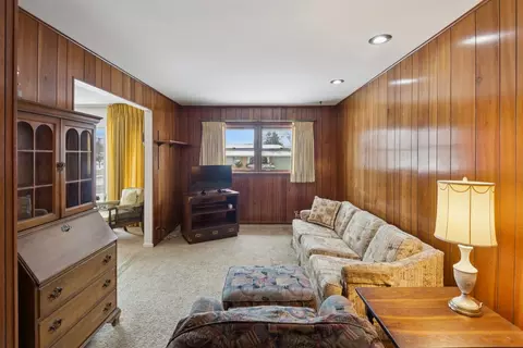 Living - 310 Harvard St, Des Plaines, IL 60016 photo 3 of 3