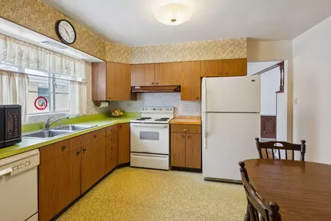 Kitchen - 310 Harvard St, Des Plaines, IL 60016 photo 1 of 3