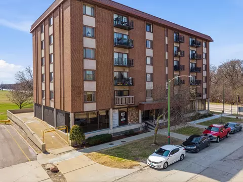 8359 W Addison St #207, Chicago, IL 60634