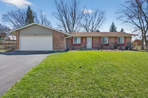 6 Charlestown Ct, Bolingbrook, IL 60440