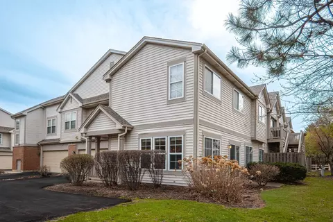 2123 Vanderbilt Dr #2123, Geneva, IL 60134