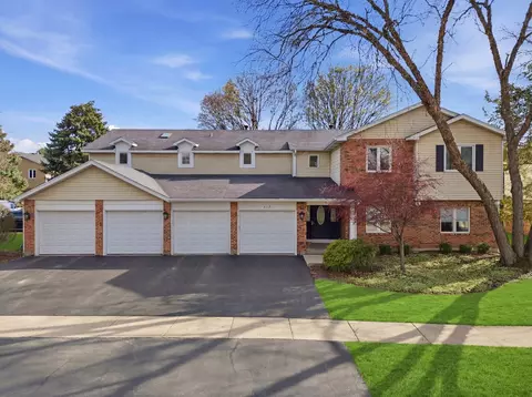 622 Zaininger Ave #A, Naperville, IL 60563