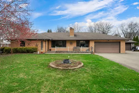 1321 Florence Dr, Sycamore, IL 60178